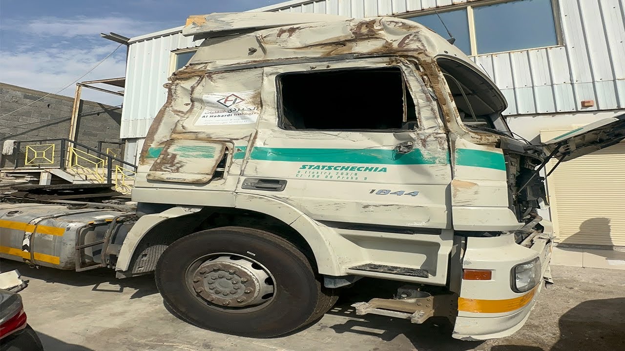 Mercedes Truck accident cabin changing and full restoration Mercedes truck repairing |truck world1|