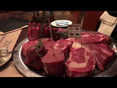Video: Ubah Dapur Anda Menjadi Restoran Steak Canggih Dengan Beefer Countertop Grill
