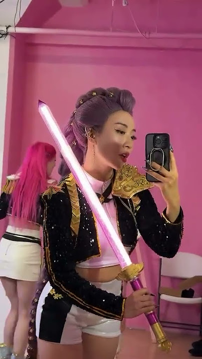 Huntrix girls to the world! #kpopdemonhunters #rumi #zoey #mira w/   @JuliaStunts @morganlefoy