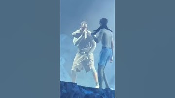 Travis Scott Let a Fan Perform with Him on Stage!!