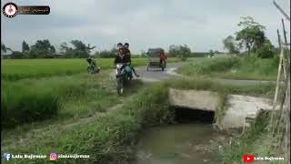 Video Lucu motor jatuh ke parit, bikin Ngakak Abisss...!!!