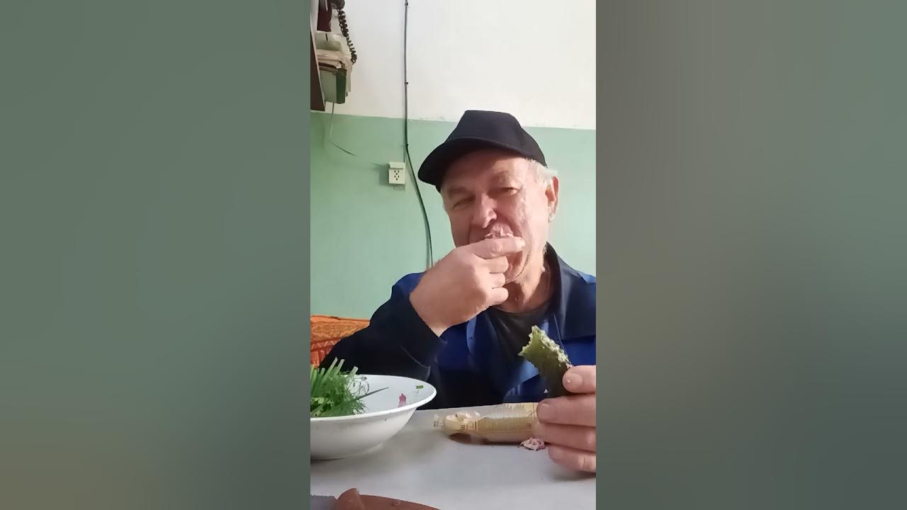 Паштет классический из магазина магнит ем на работе с огурчиком - YouTube