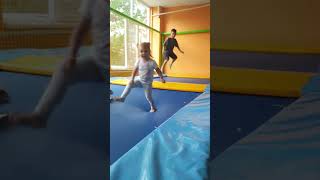 #детскаяпесенка#девчата#кися#дочка#батут#лето#чат#