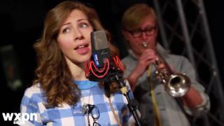 Vignette de la vidéo "Lake Street Dive - "Walking on Broken Glass" - WXPN Performance Studio"