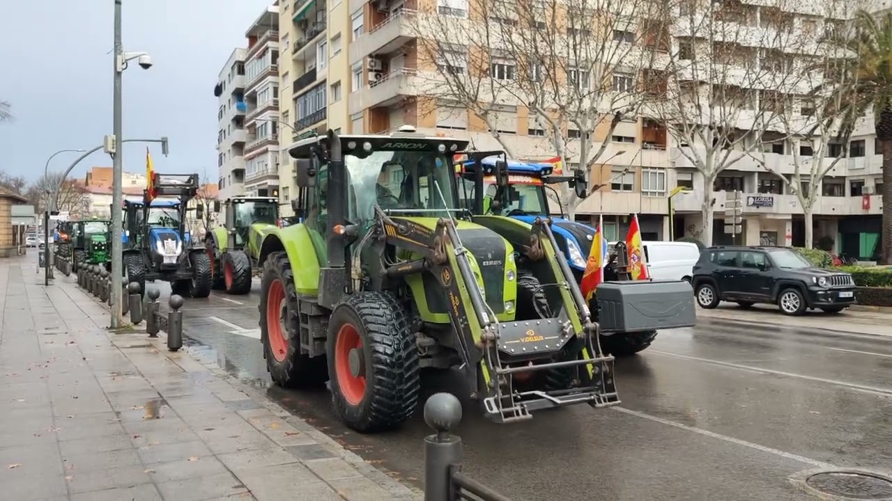 Pillados dos jóvenes que se dedicaban a destrozar farolas usando potentes  tirachinas