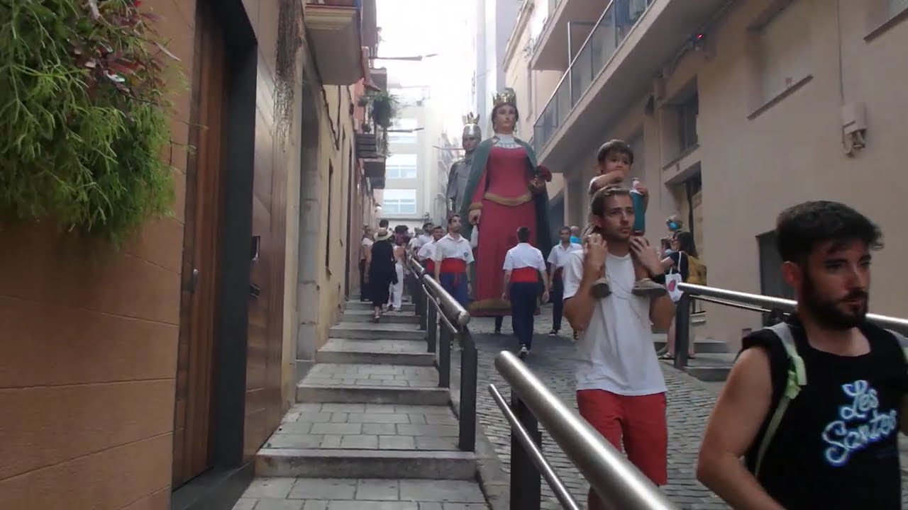 Els Gegants Baixant per les Escaletes. Santes 2025.