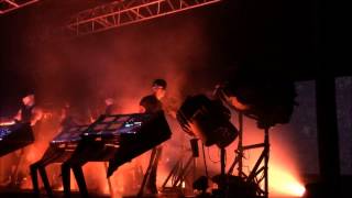 The Glitch Mob - Better Hide, Better Run (feat. Mark Johns) (Live)