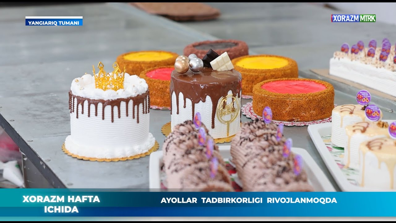 Men xizmatkorning mushukini tikdim Stol ustida qoramagiz bilan jinsiy aloqa