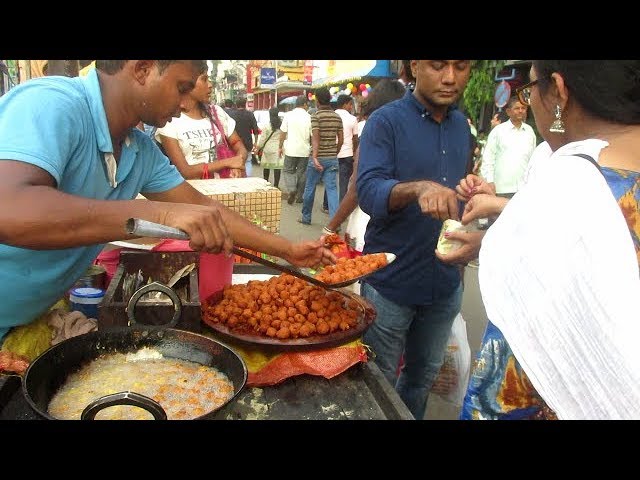 Hot Snacks (Bulbul Vaja) in Kolkata Street | Crispy and Crunchy | Indian Street Food Vendors | Indian Food Loves You