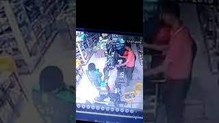 Driver grab mencuri hp pegawai alfamart