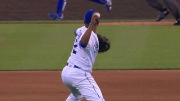 HOU@KC: Escobar makes a nice backhanded play at short