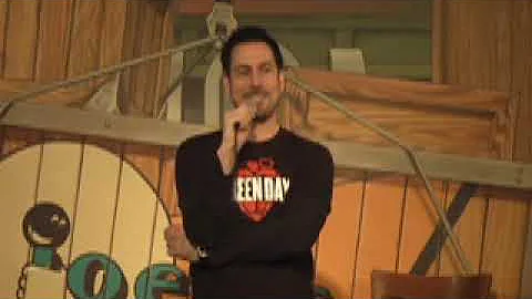The whole crowd tries Heckling Joe Matarese! A hug...