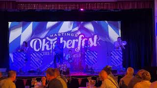 Cowboy und Indianer Live – Oompah Band UK Oktoberfest Party | Crowd Dancing 🍺🤠