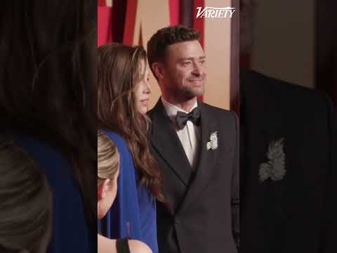 #JessicaBiel and #JustinTimberlake walk the red carpet at #vanityfair #oscars party