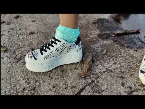 Buffalo Sneaker Model/Red Boots/Glanz High Heels