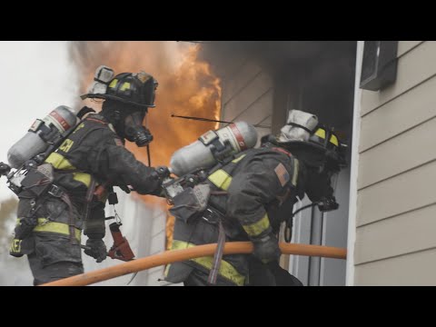 Video: Användning av brandenheter i arbetet med att rädda offren