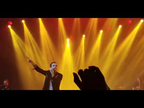 Into Your Arms - @themaine Live in Manila 2022
