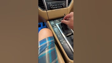 Starting Macan console removal