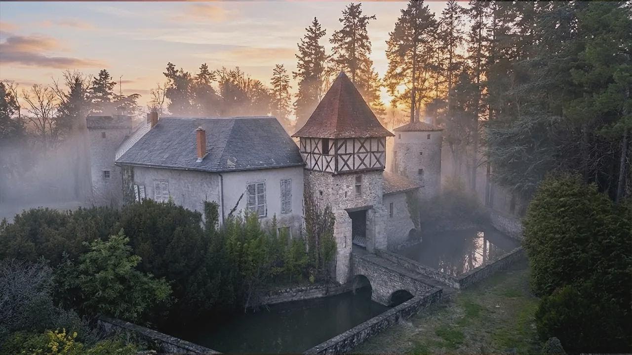 ¡Descubren un castillo estilo Hogwarts en el bosque con todo adentro!