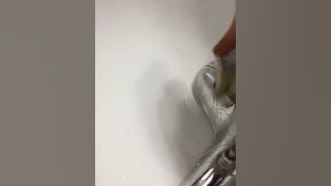 Làm sạch sen vòi inox bám cặn lâu ngày