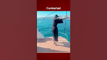 Şarkıcı Ceylan Lüks Teknesinde Halay çekti Bodrum Koyları Halay Görsün Shorts 