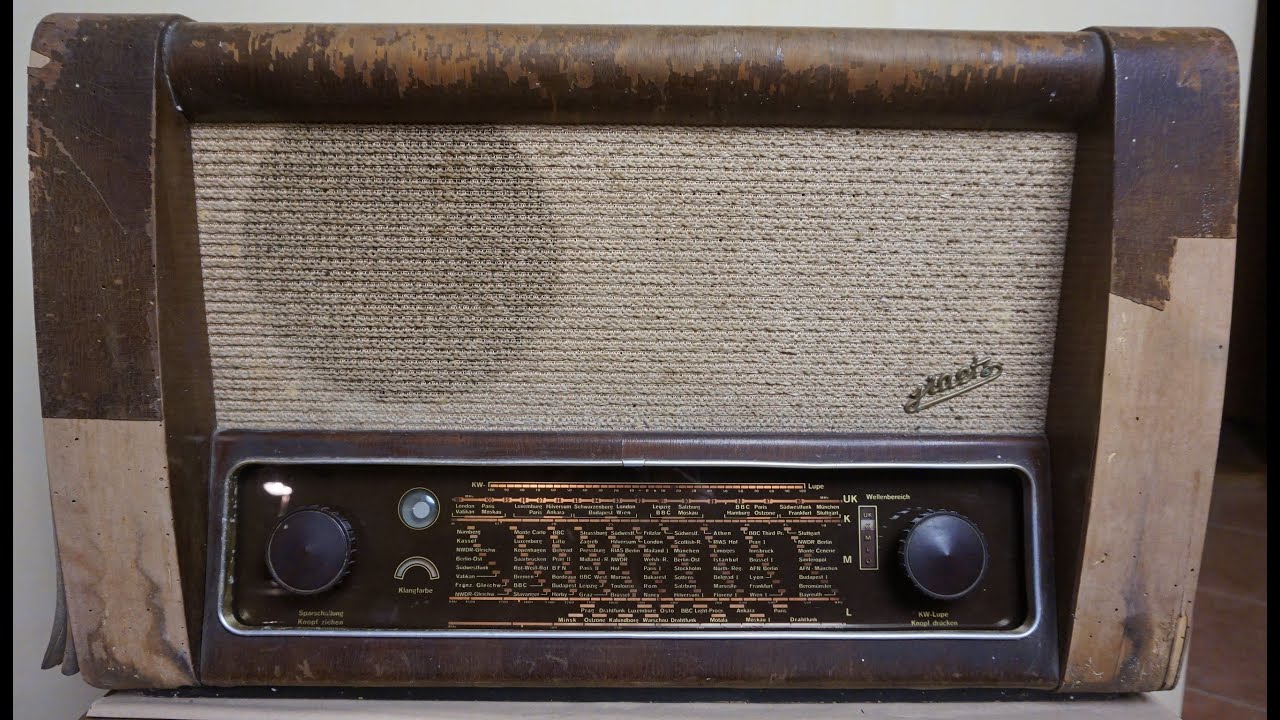 Graetz Super 156W. "Слабо Вольдемару нырнуть? Ну я и нырнул". Не, ну не до дна, конечно.