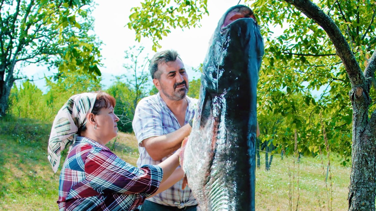 cooking-a-huge-fish-in-a-barrel-grandma-s-fish-soup-catfish-roe