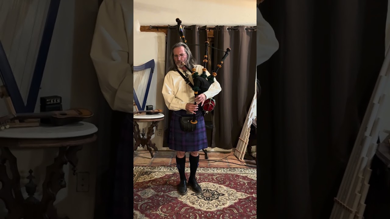 Hector the Hero played in memory of Renee Nichole Good. Rest In Peace. 😢❤️