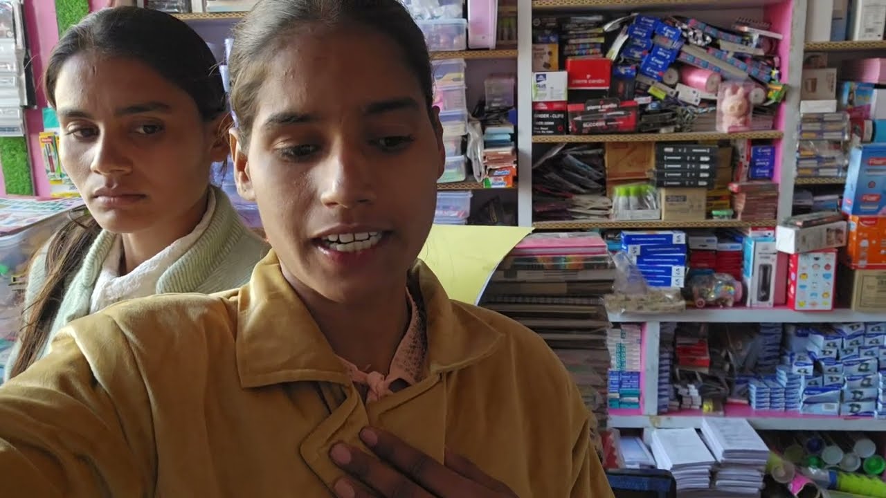 Finally Market phoch Gaye 😍