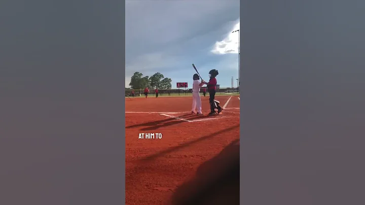 This young baseball player helped a player on the other team 👏 (Jacob Mcdowell/FB) - DayDayNews