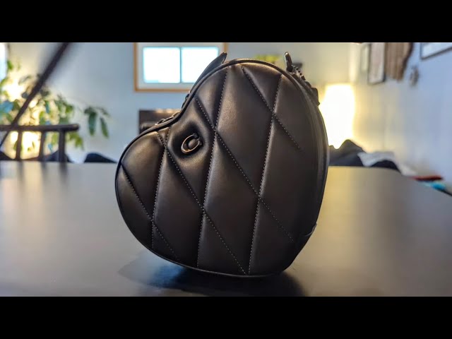 COACH HEART CROSSBODY WITH QUILTING ♡ review, what fits *relaxing