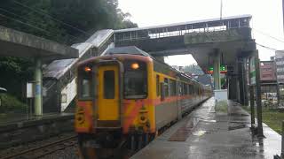 4712次 DR1000區間車 暖暖進站
