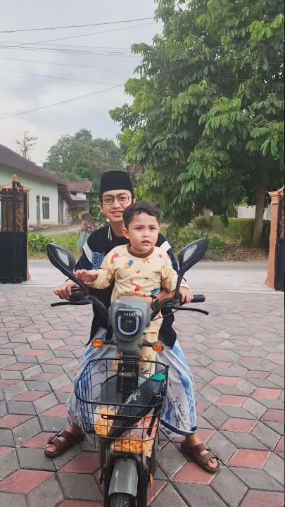 GUS AZMI TAKUT NAIK SEPEDA LISTRIK BARENG DEK AHMAD TAKUT JATUH #gusazmi