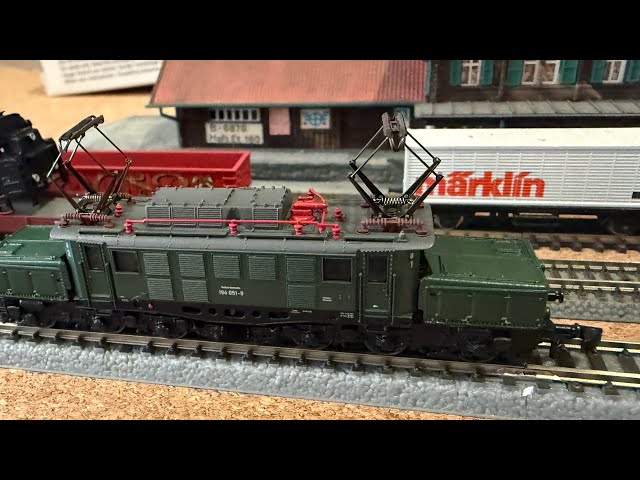 Marklin 81221 Cl 194 Electric Locomotive Crocodile Test Run at z