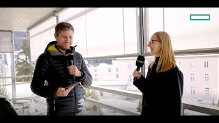 How does a quantum computer work?