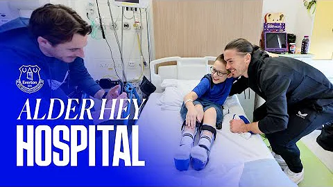 Everton squad make their special annual Christmas visit to Alder Hey Children's Hospital. 💙🎄