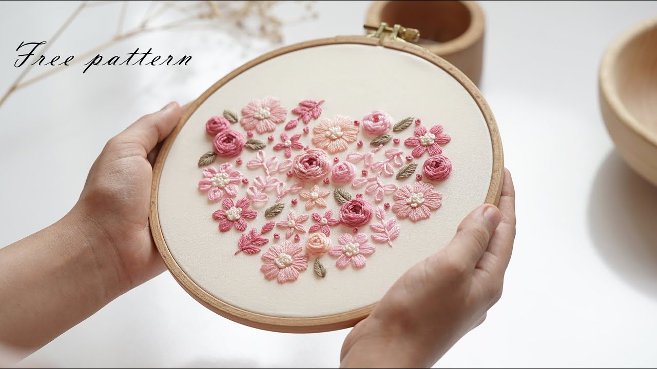 Free pattern for beginners is live on momentoell shop!/Stitch pink heart with me :)