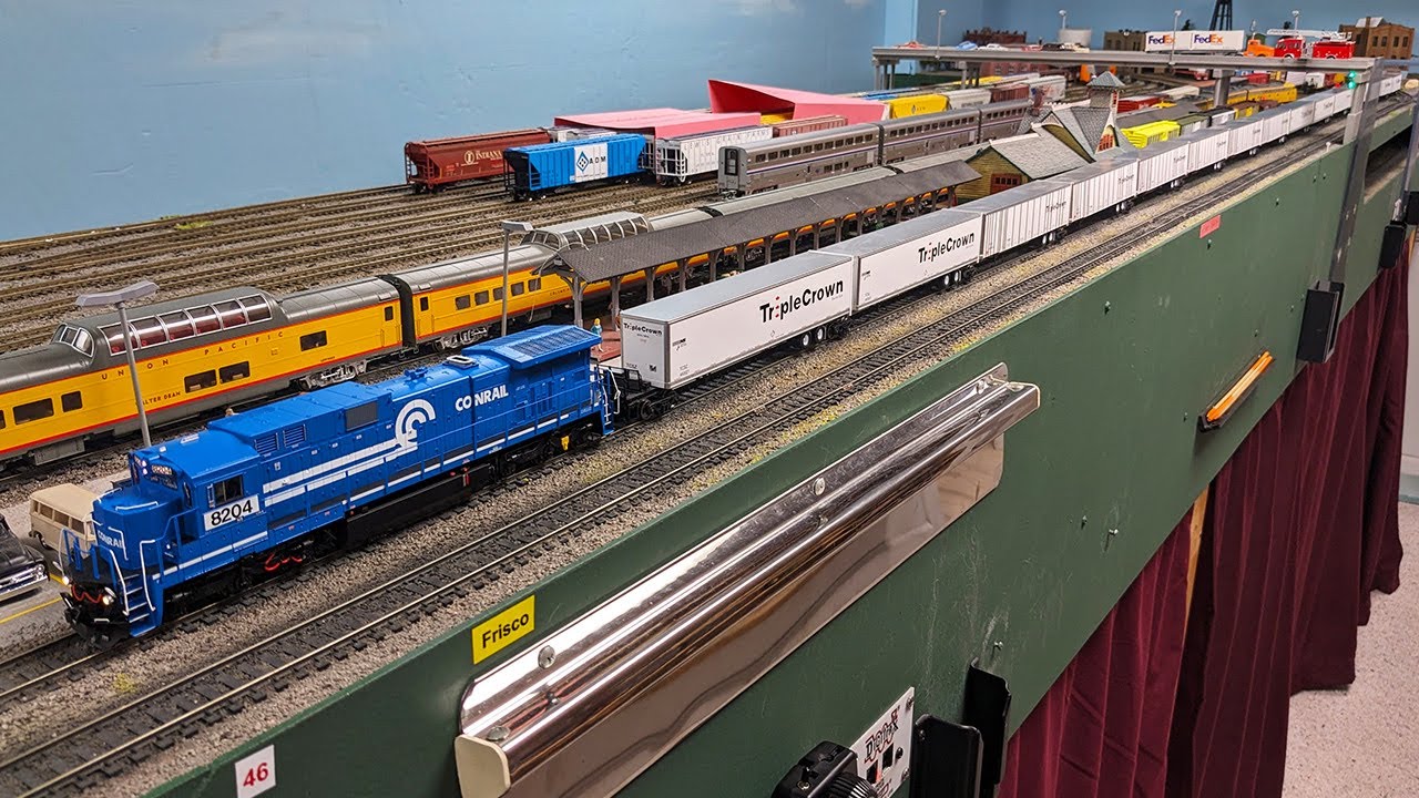 UPSF Joint Line: Variety Of HO Scale Model Trains - YouTube