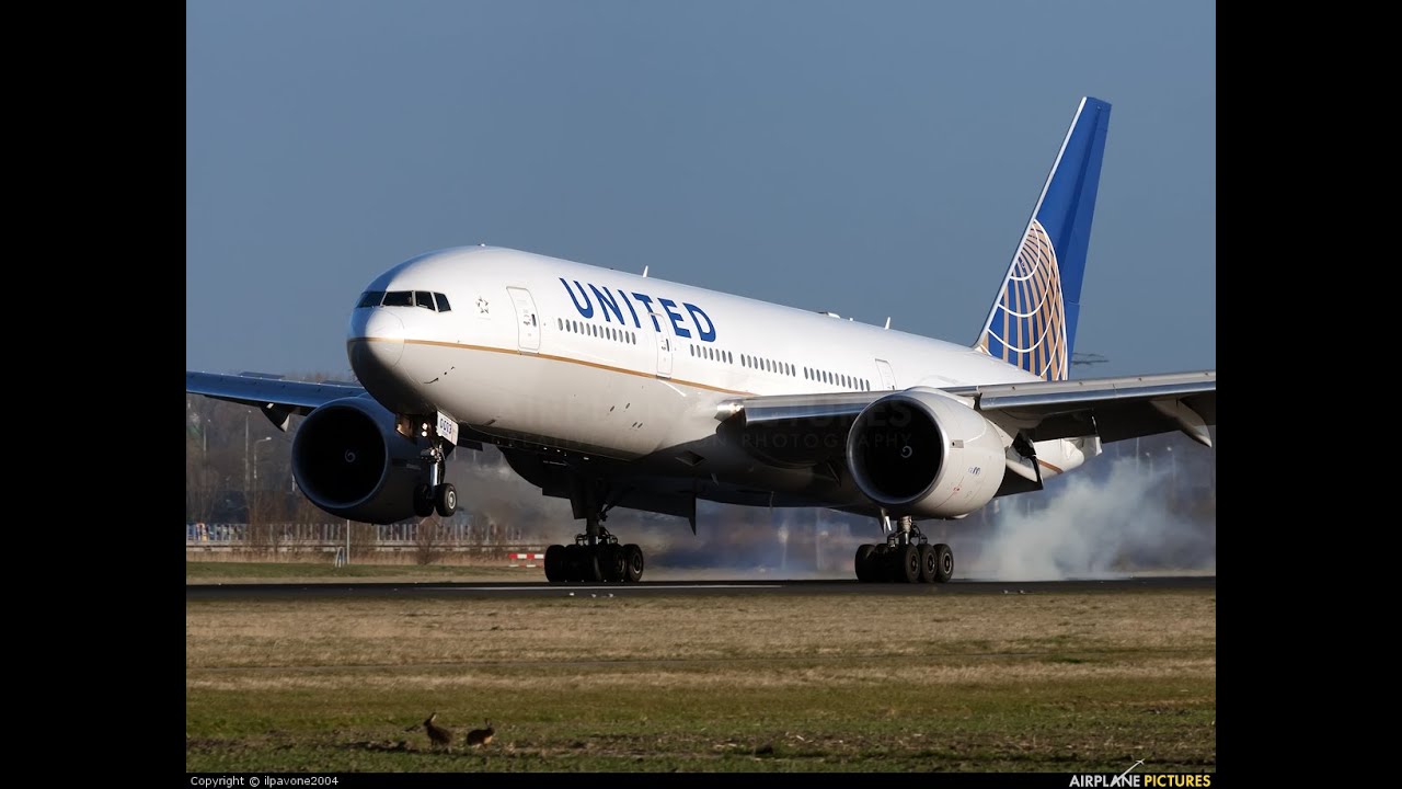 United airlines Boeing 777-200 full flight EWR-CDG - YouTube