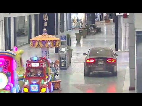 Suspects drive through Ontario mall in extreme smash and grab | Vaughan Mills robbery