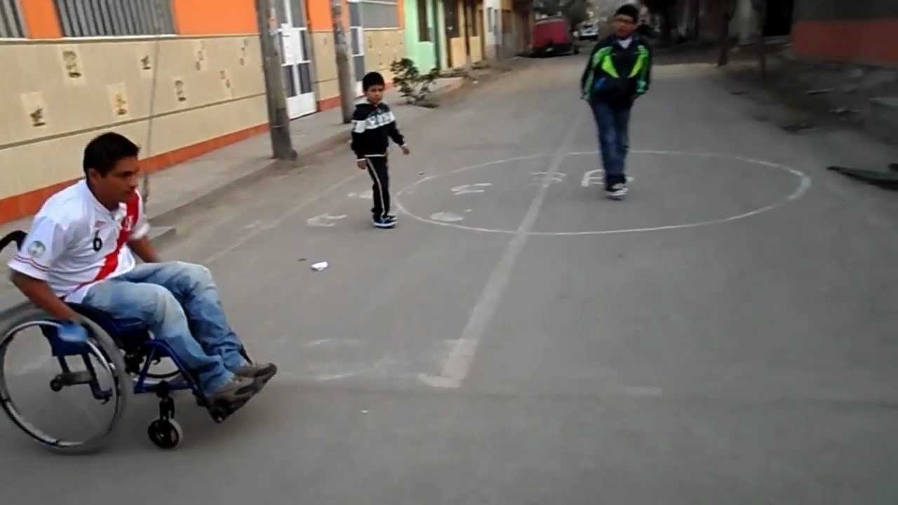 SUBIR Y BAJAR RAMPAS EMPINADAS EN SILLA DE RUEDAS - YouTube