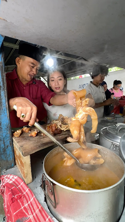 SOTO & BEEF FOOT SOUP ARE BUSY AT PONDOK AREN!!