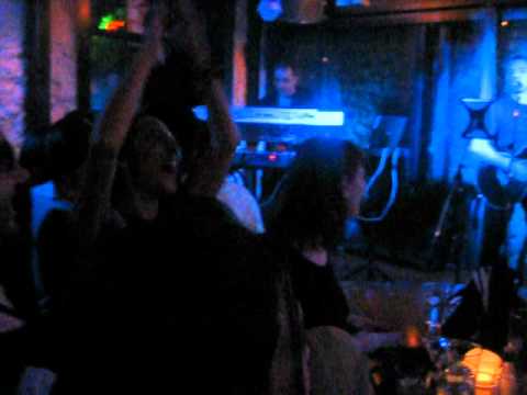 KALLIRIS - SAN KI EMENA KAMMIA-ELA MOU (LIVE AT CODE GAZI)