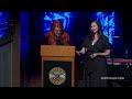 Capture de la vidéo Raw Video: Wynonna Judd & Ashley Judd At Country Music Hall Of Fame For #Thejudds