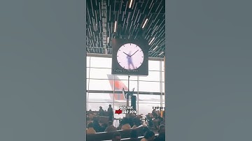 Có người bên trong chiếc đồng hồ này