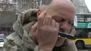 Iglu In Der Großstadt Obdachloser In Berlin Trotzt Dem Winter