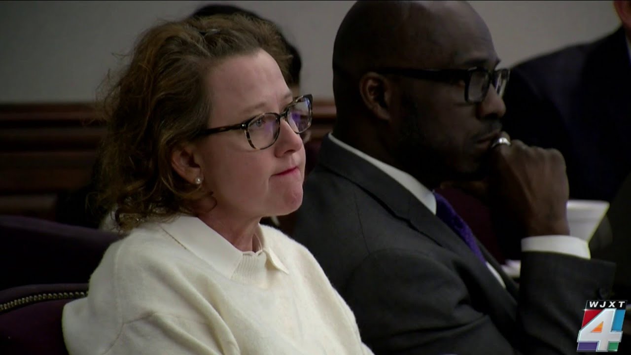 A police officer testifies that an ex-prosecutor never obstructed her ...