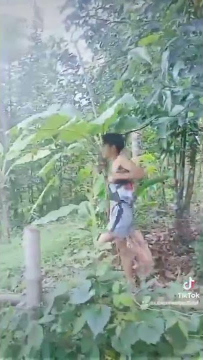 mengapa daku terlahir ke dunia ini hanya menanggung beban luka dan derita😢😢