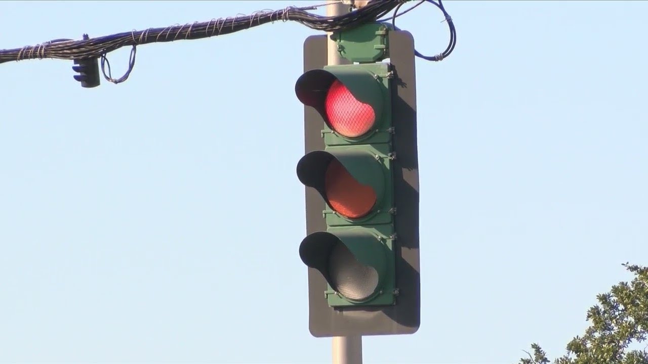 Metro Council pumps the brakes on red light cameras in Baton Rouge