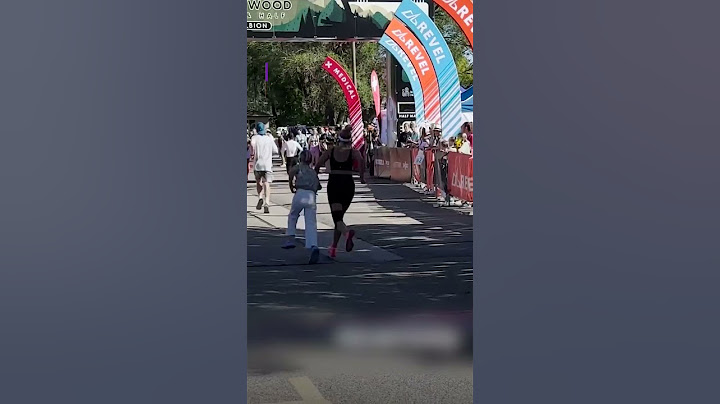 Daughter jumps in to finish marathon with her mum